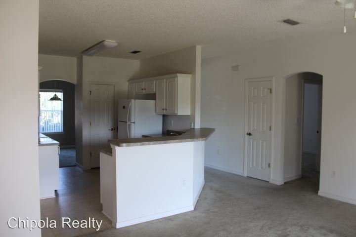 4211 Auburndale Dr - Photo 2 of 5