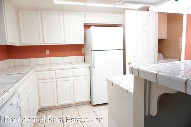 1048 Summershore Ct - Photo 2 of 9