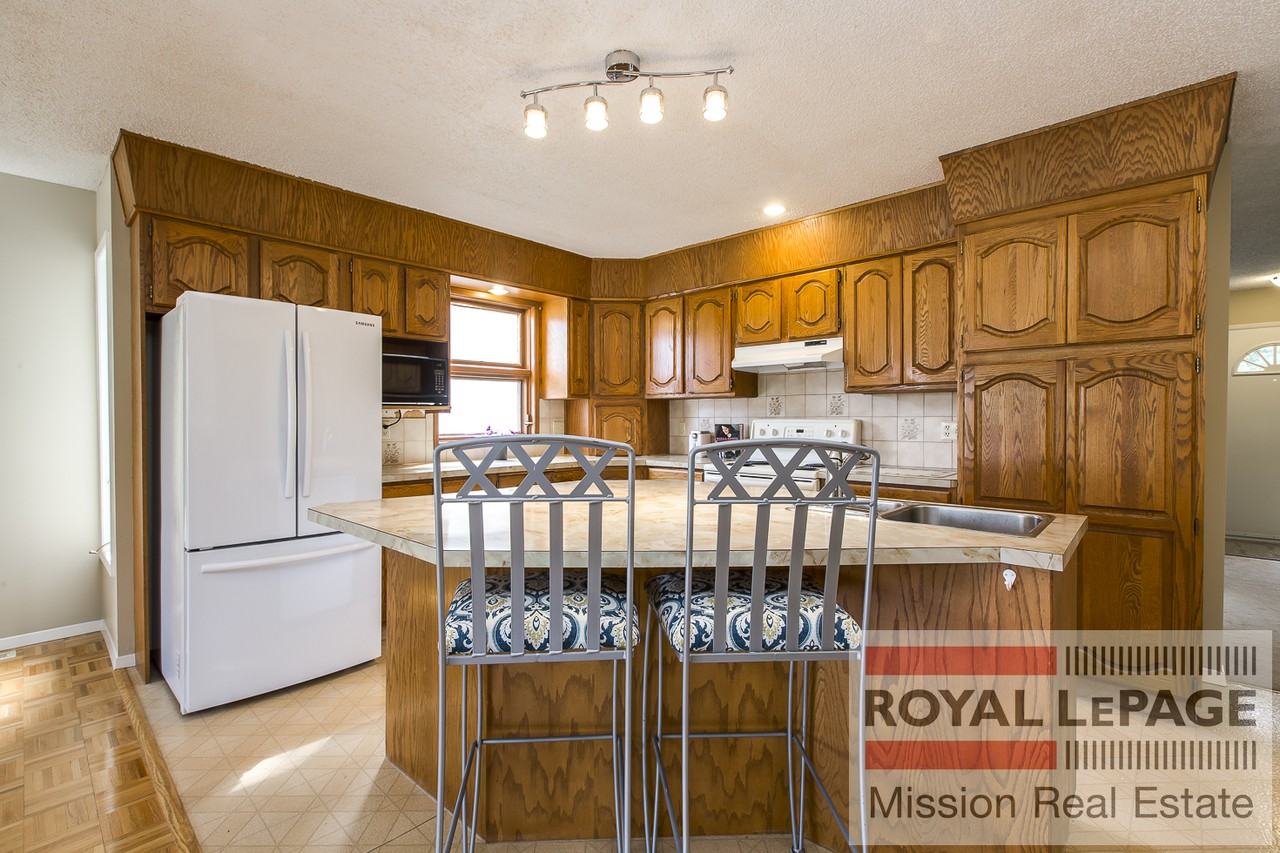 2024 55 Avenue Southwest - Photo 2 of 12