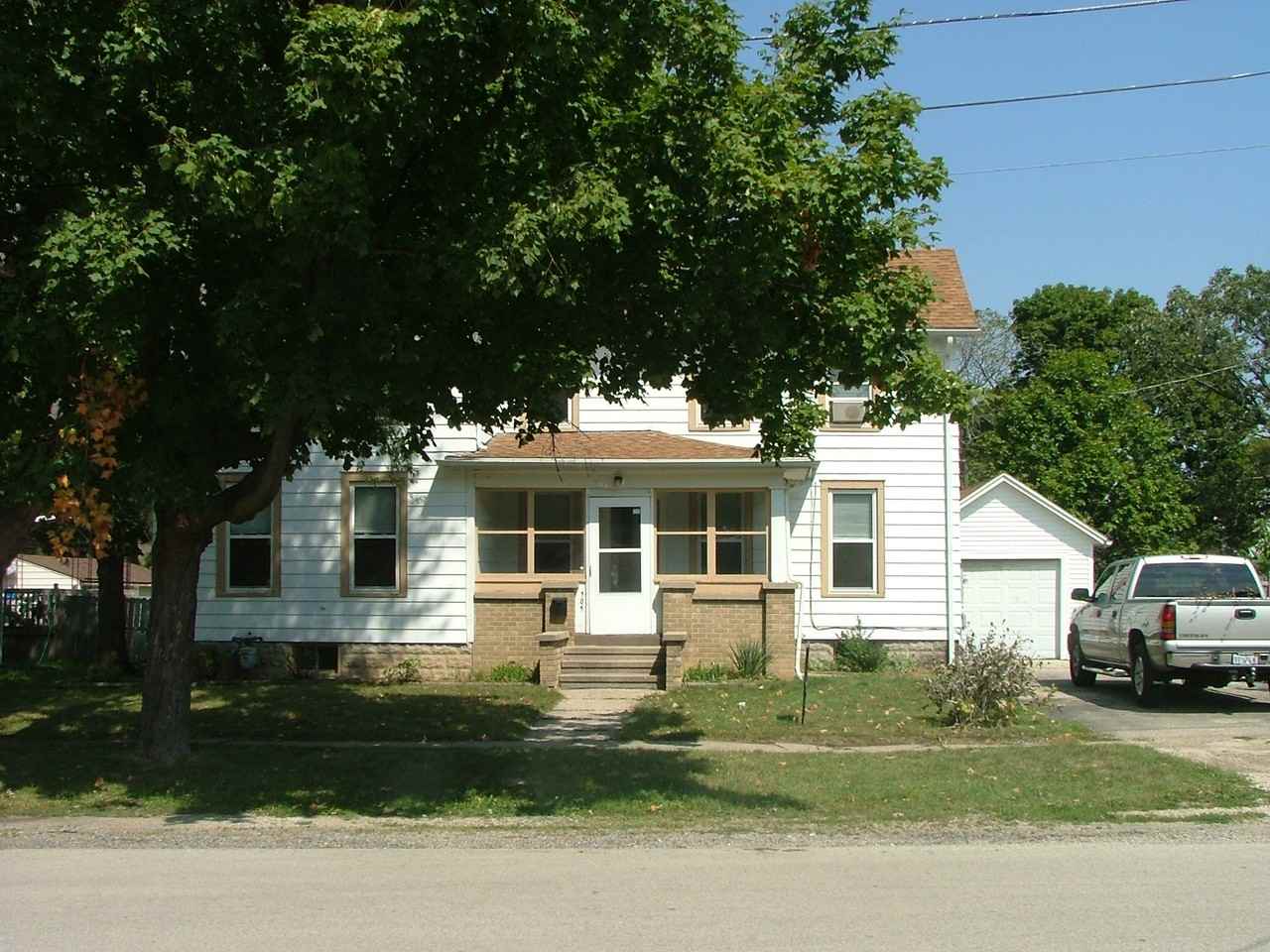 305 W 5th St - Photo 2 of 12