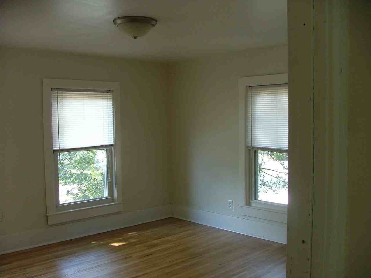 305 W 5th St - Photo 3 of 12