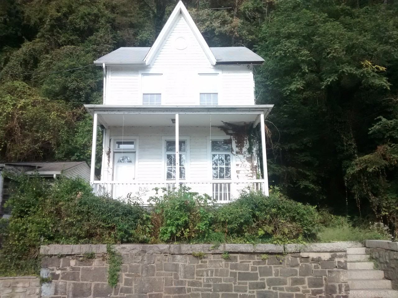 252 N Main St - Photo 2 of 23