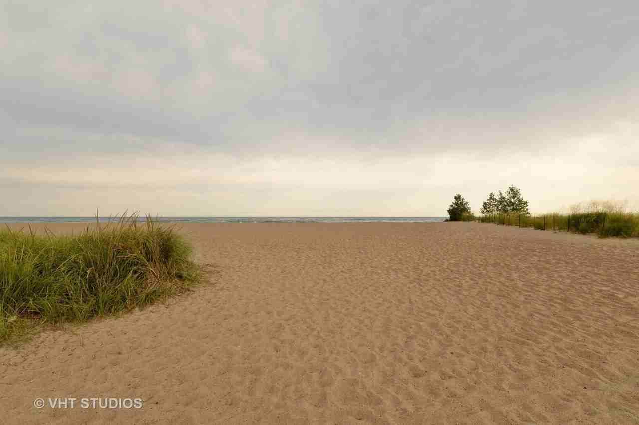 1127 West Farwell Avenue #207 - Photo 7 of 9