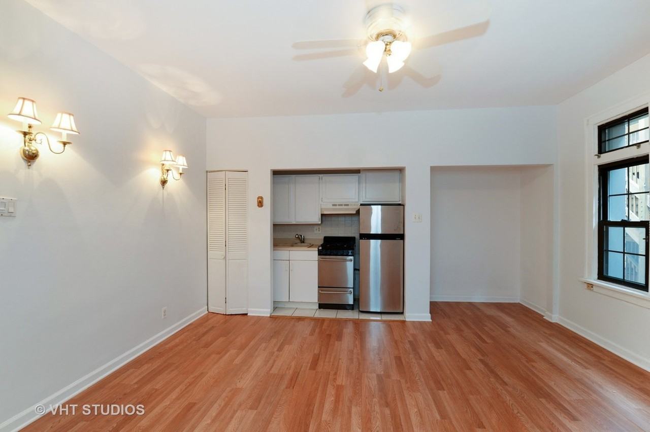 1127 West Farwell Avenue #207 - Photo 3 of 9