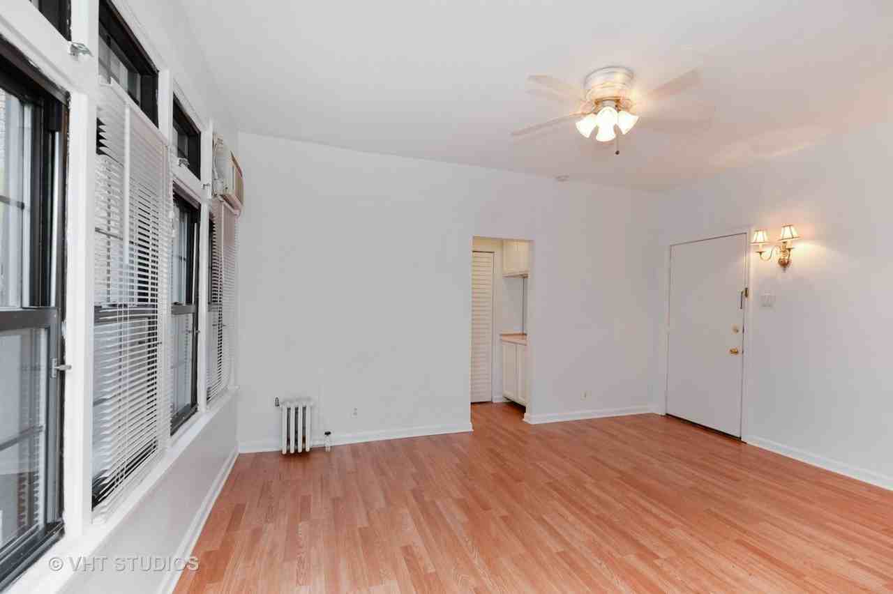 1127 West Farwell Avenue #207 - Photo 6 of 9