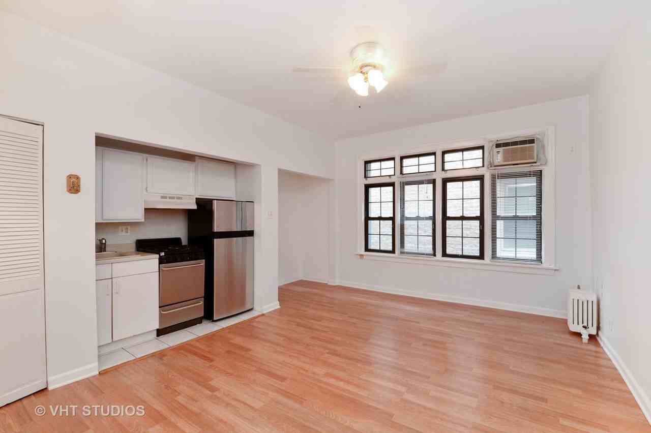 1127 West Farwell Avenue #207 - Photo 2 of 9
