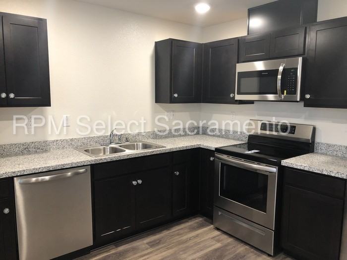 3543 Rynders Way - Photo 3 of 23