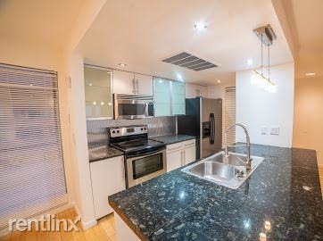 915 NW 7th St - Photo 3 of 10