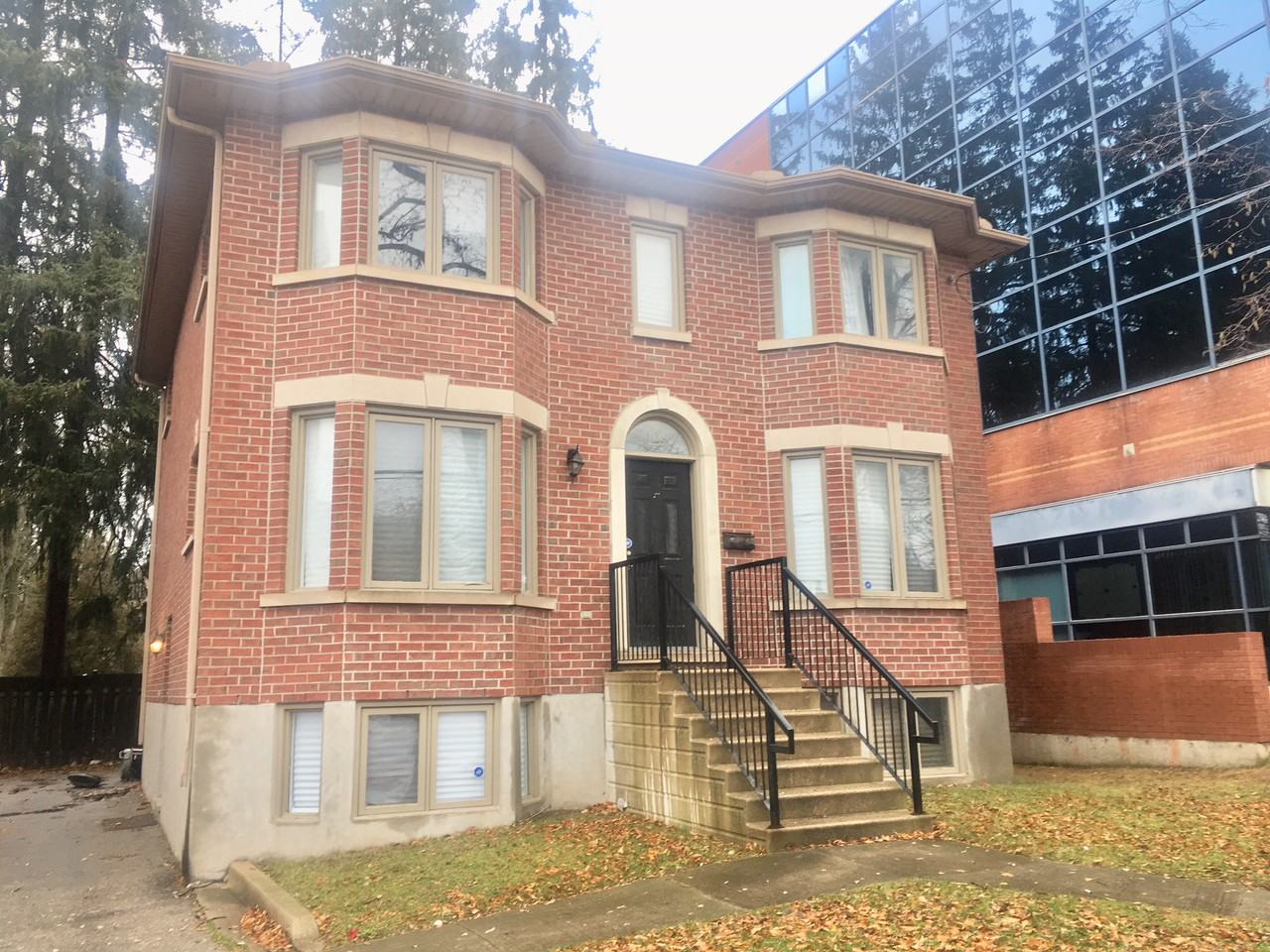 128 Oxford Street East