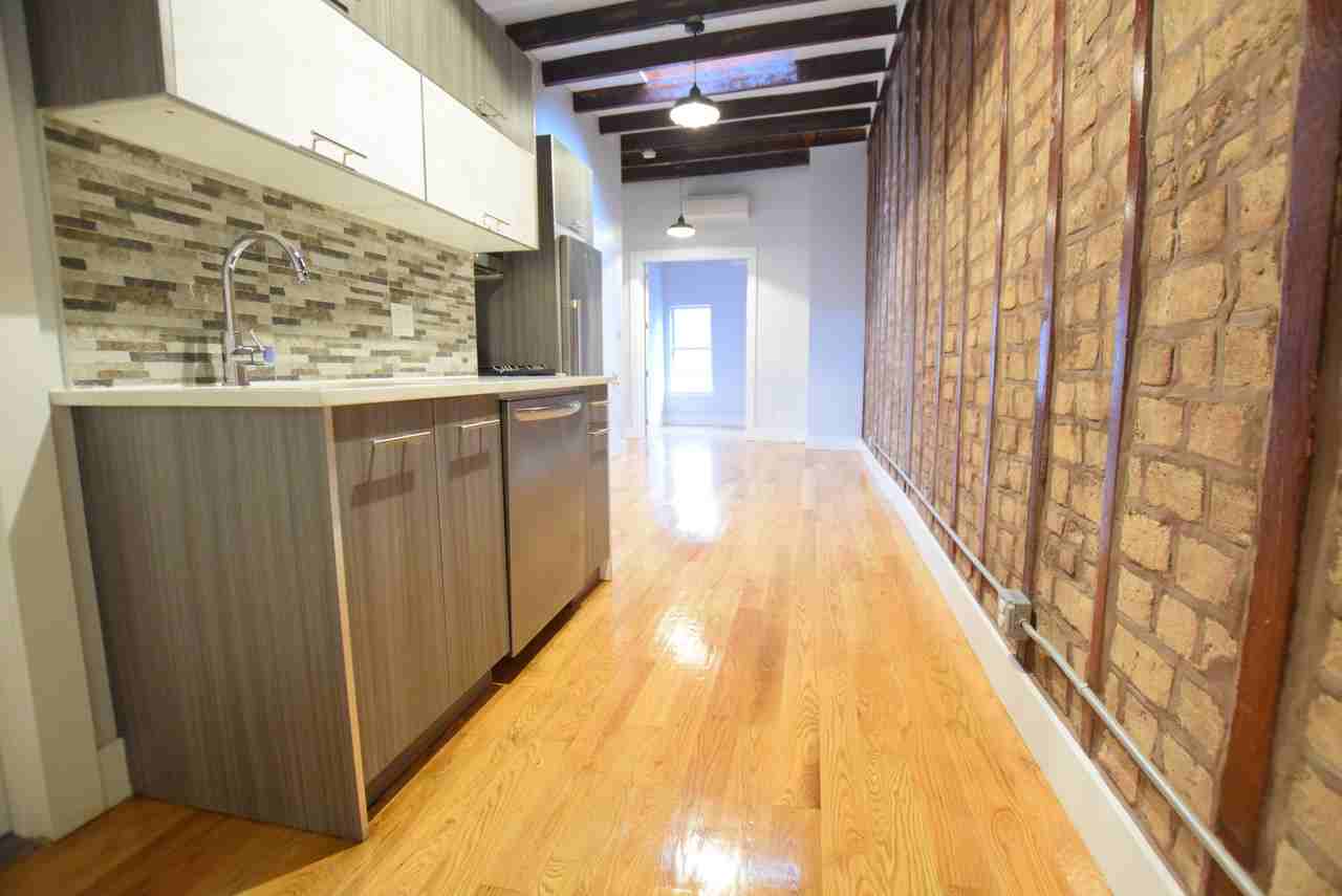 31 Montrose Avenue #ll