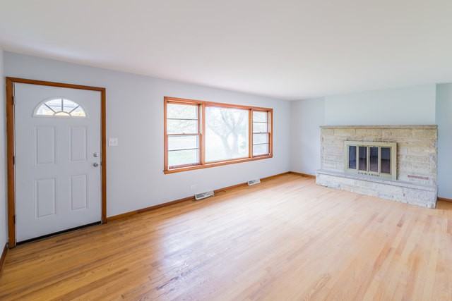 22W201 Temple Dr - Photo 2 of 15