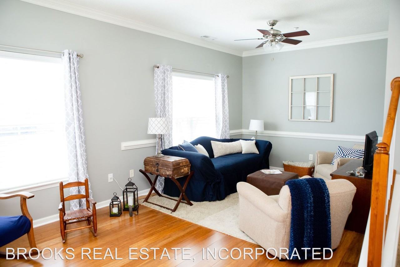1806 Duntrune Glen - Photo 2 of 8