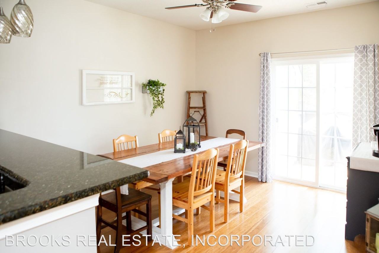 1806 Duntrune Glen - Photo 3 of 8