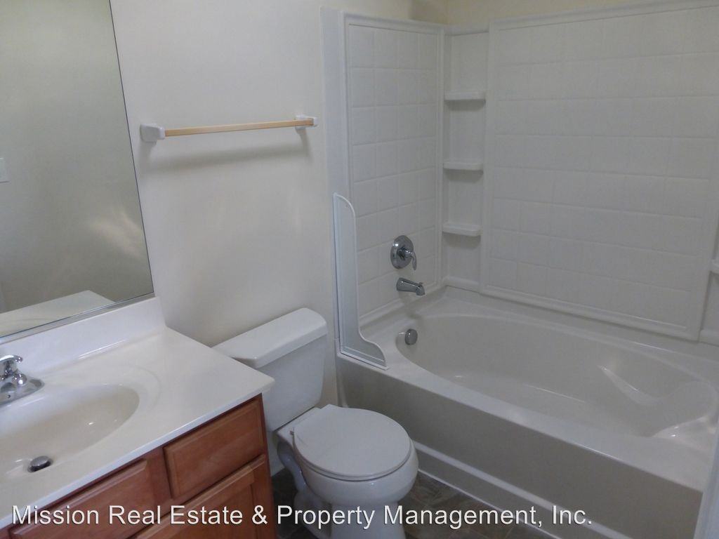 1285 Shamrock Ln - Photo 3 of 24