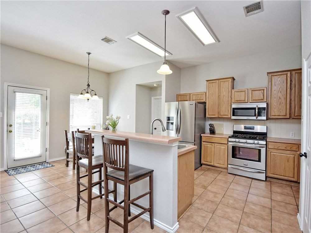 2005 Bent Tree Loop - Photo 3 of 27