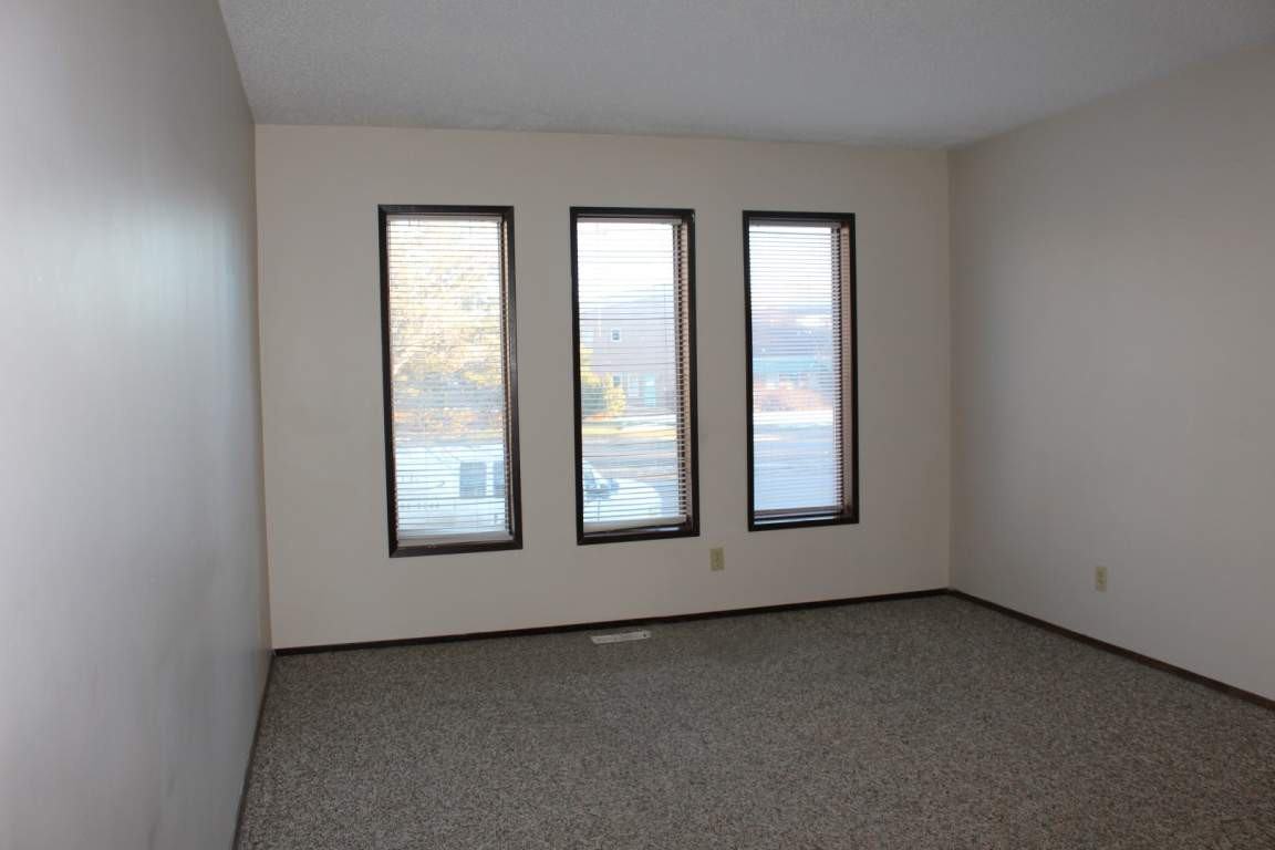 4014 Taylor Street East - Photo 2 of 11