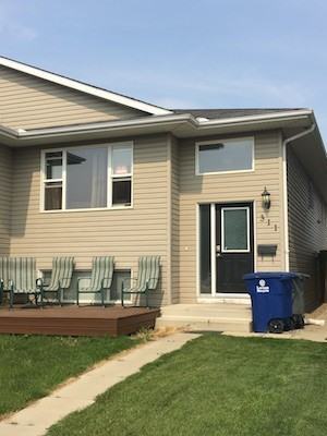 311 Rutherford Cres - Photo 2 of 9