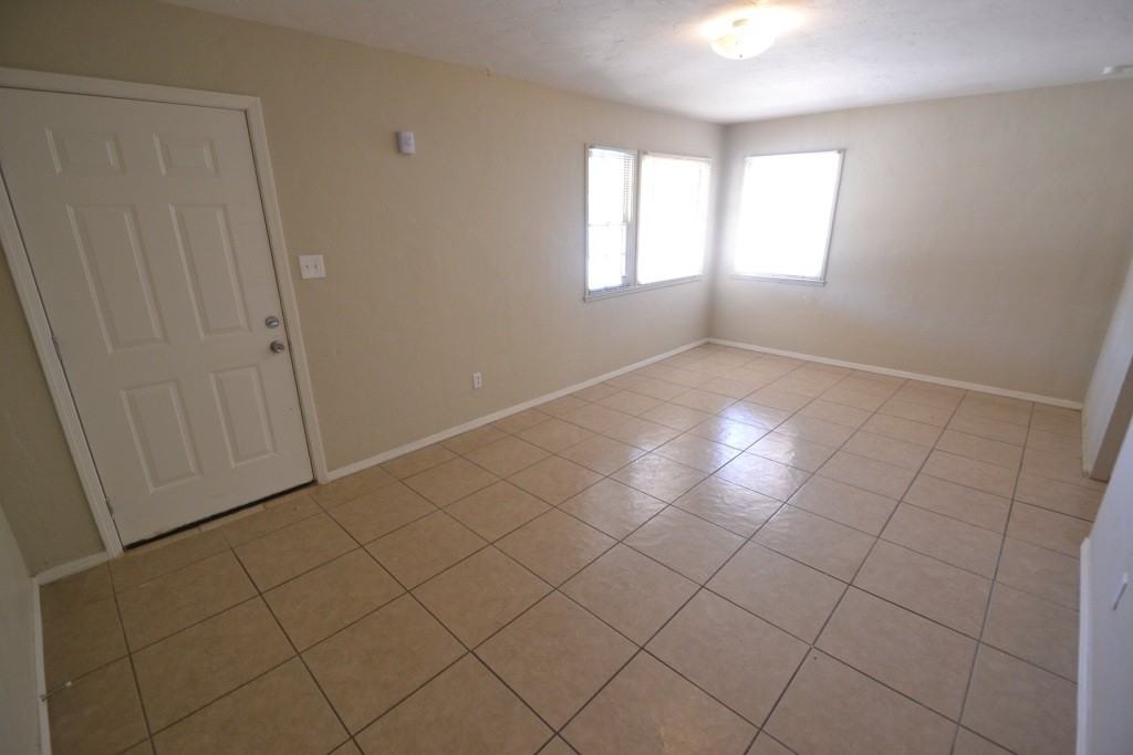 6219 S 7th Ave - Photo 2 of 14