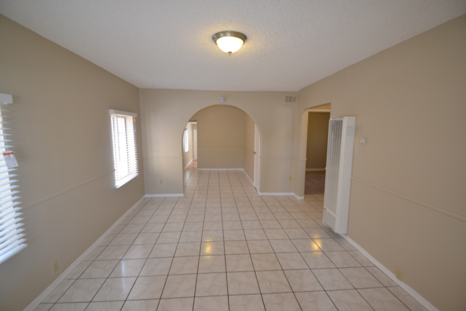11016 Virginia Ave - Photo 2 of 5