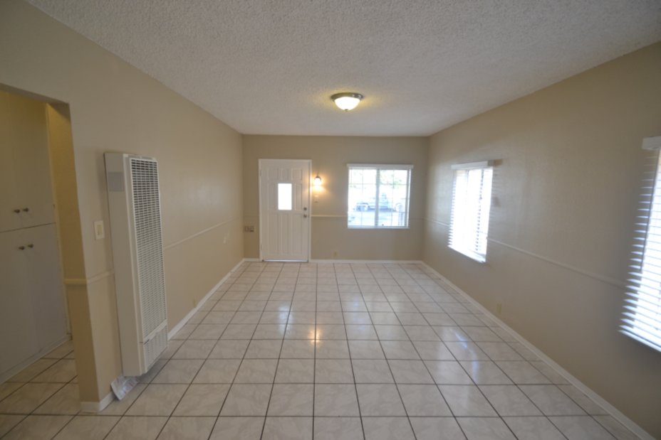 11016 Virginia Ave - Photo 3 of 5