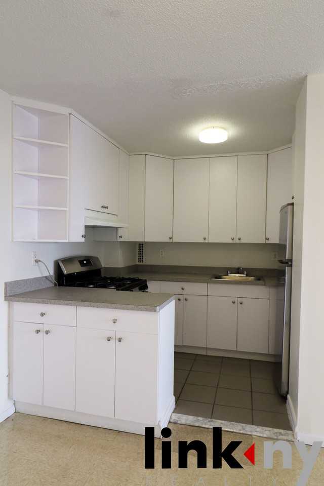40 East Sidney Avenue #9P