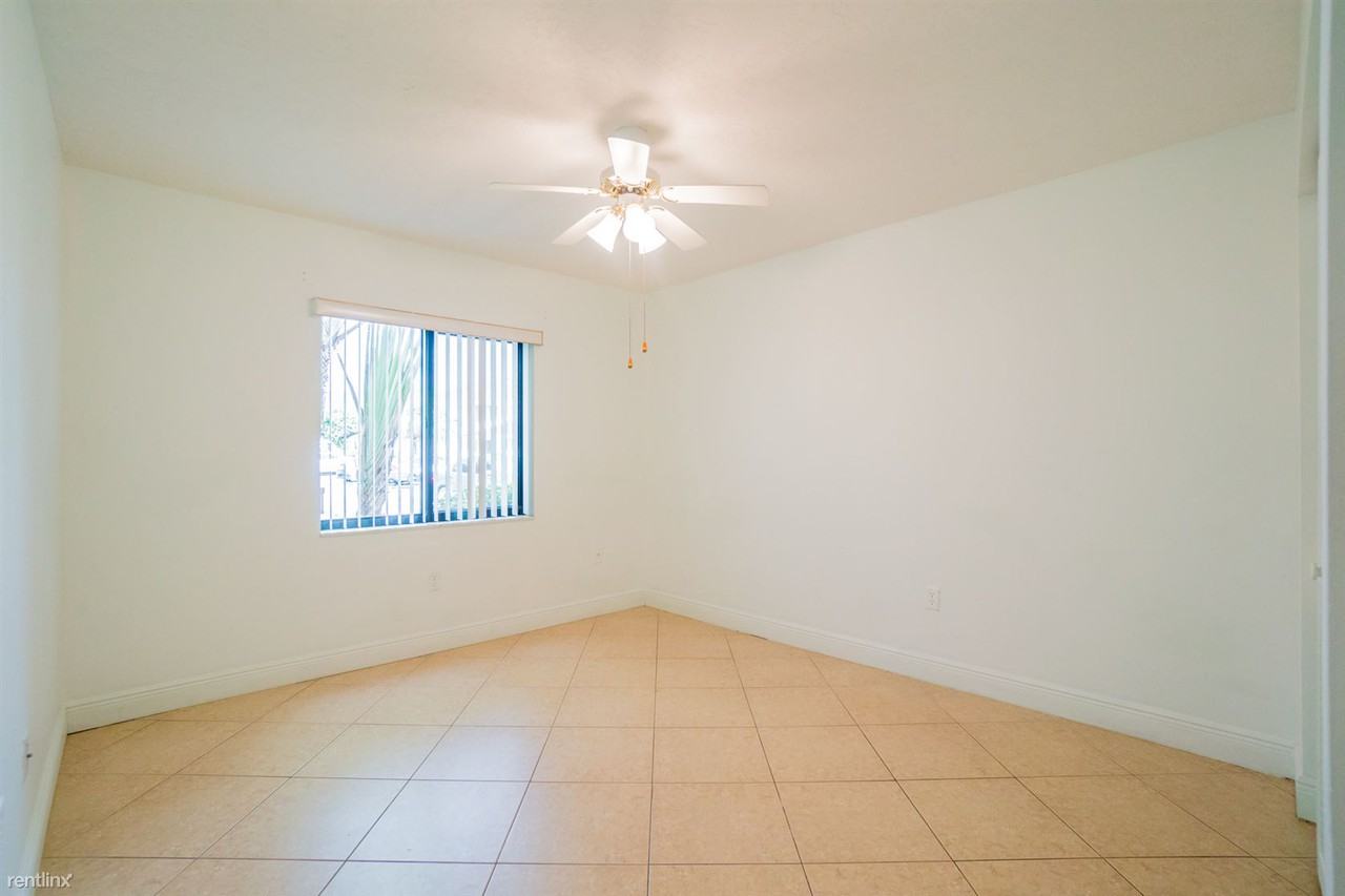 9670 SW 138th Ave - Photo 2 of 11