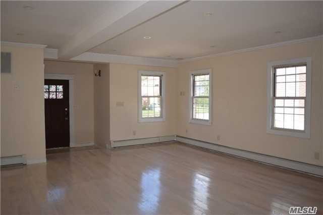 202 Hollywood Ave - Photo 3 of 17