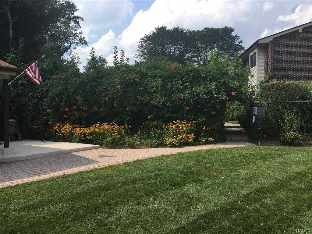 5 Blue Hill Commons Drive - Photo 3 of 5