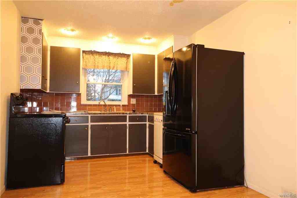 814 92nd St - Photo 3 of 11