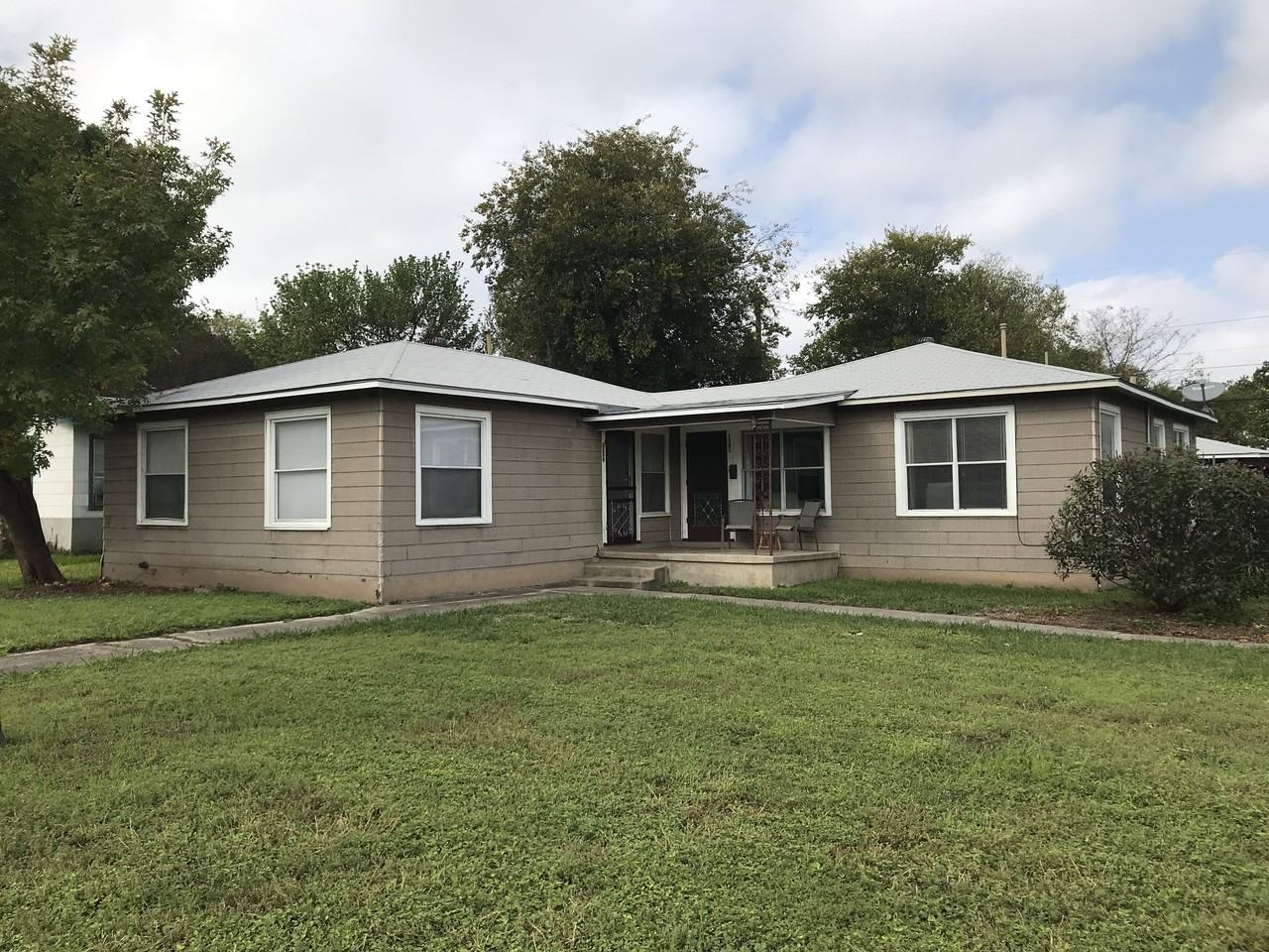 1503 Donaldson Ave - Photo 2 of 5