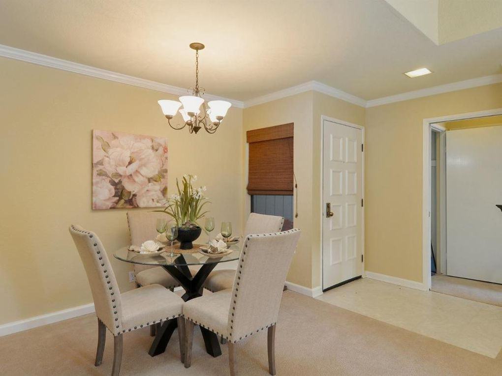 1684 Braddock Ct - Photo 3 of 17