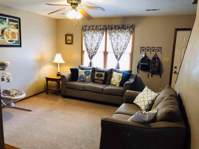 676 E Jefferson St #676 - Photo 3 of 9