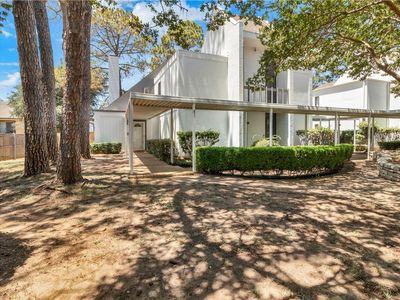 414 Hollyhill Ln - Photo 3 of 5