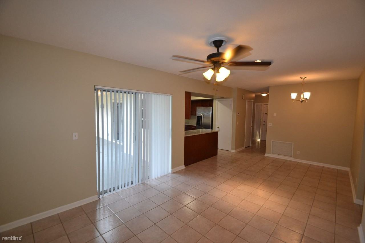 1130 SW 70th Terrace - Photo 3 of 5