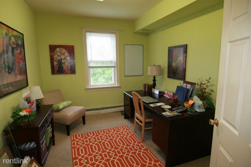 100 N Valley Rd - Photo 3 of 9