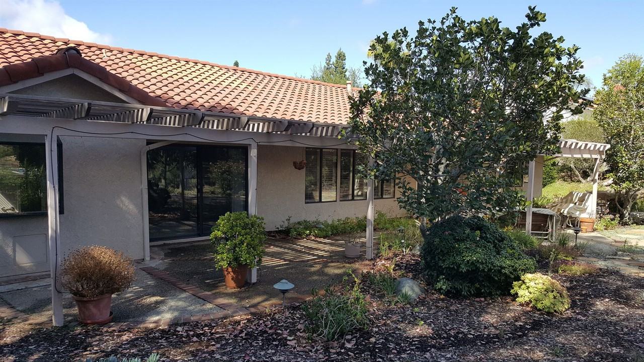 1445 Ventana Dr - Photo 2 of 13