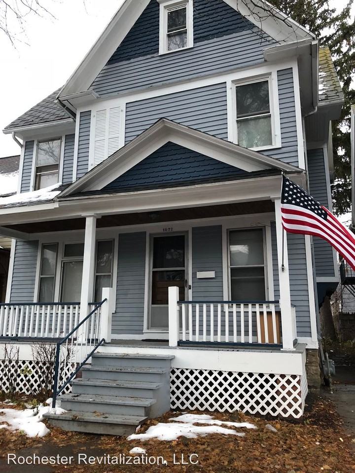 1071 South Clinton - Photo 2 of 6