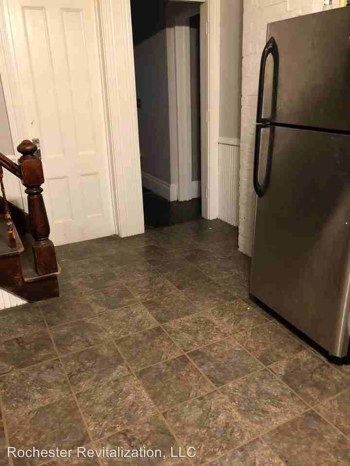 1071 South Clinton - Photo 3 of 6