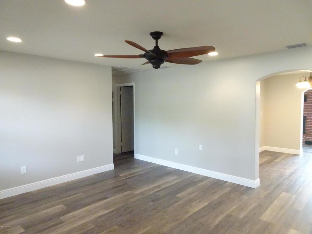 1895 Wallace Ave - Photo 3 of 5