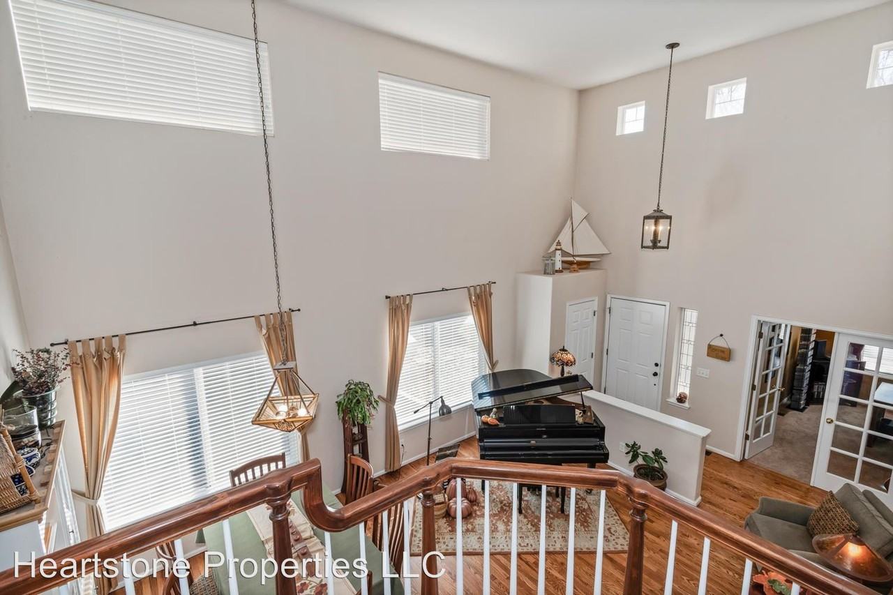 8591 W Cannes Dr - Photo 3 of 6