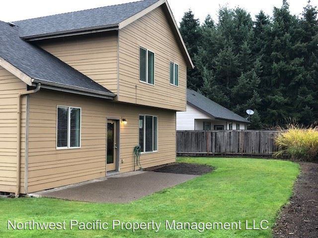 540 SE Syron St - Photo 3 of 12