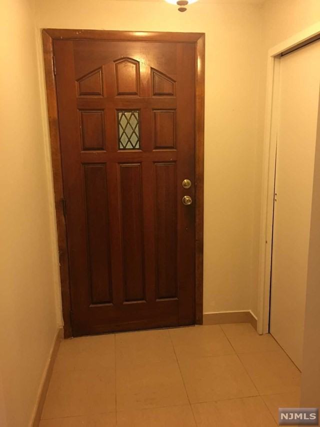 8 MacBeth Ct - Photo 3 of 6