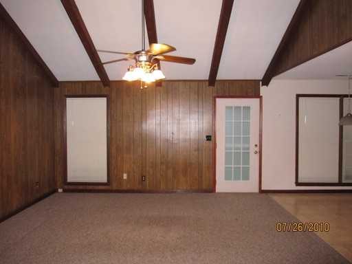 405 Bristlecone Dr - Photo 2 of 12