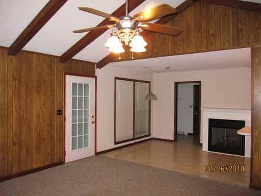 405 Bristlecone Dr - Photo 3 of 12