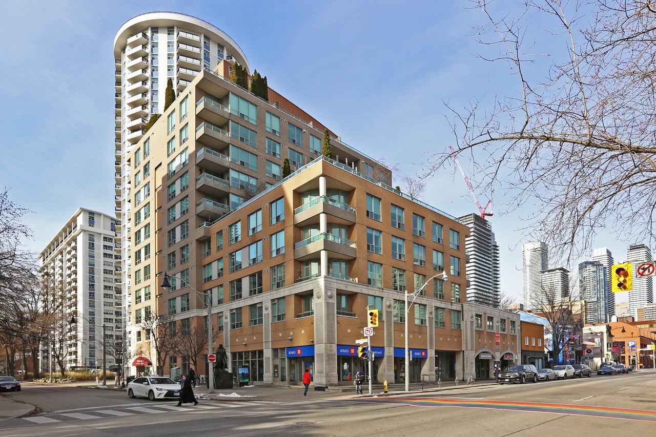70 Alexander Street, Toronto, ON M4Y 3B6 1 Bedroom Condo for 3,500