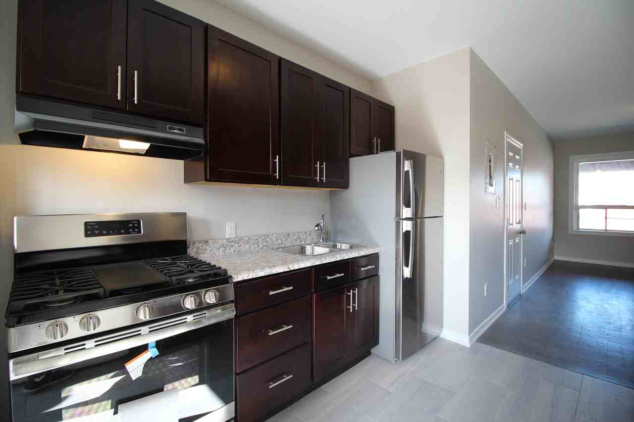 66 Barton Street East, Hamilton, ON L8L 2V9 2 Bedroom Apartment for