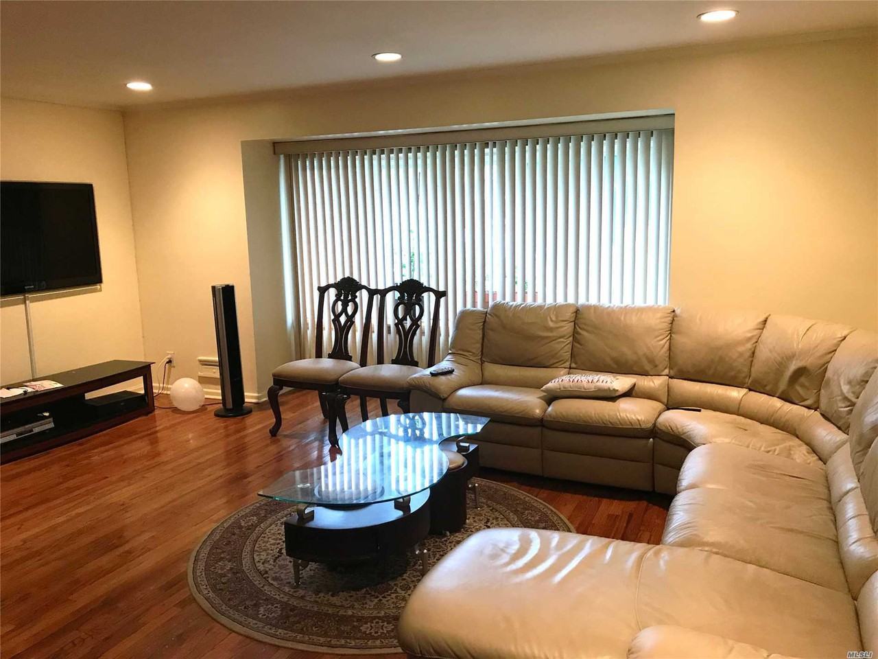 862 Westbury Rd - Photo 2 of 4