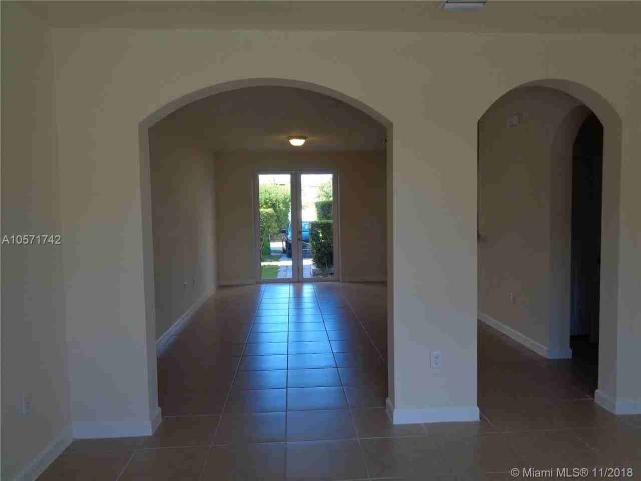 17093 Southwest 93rd Street - Photo 2 of 8