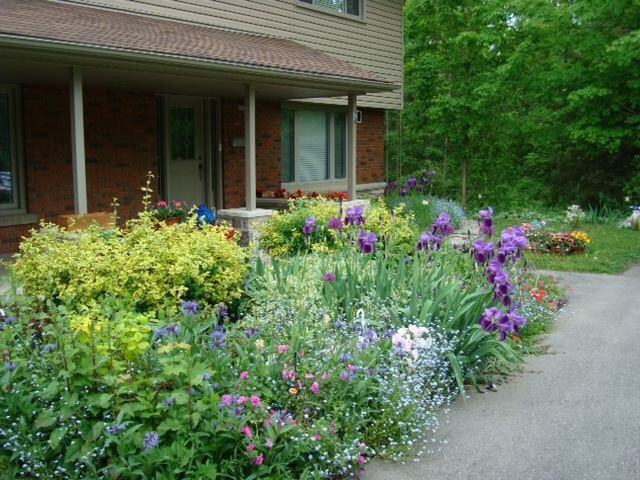 93 Rousseaux St - Photo 2 of 10