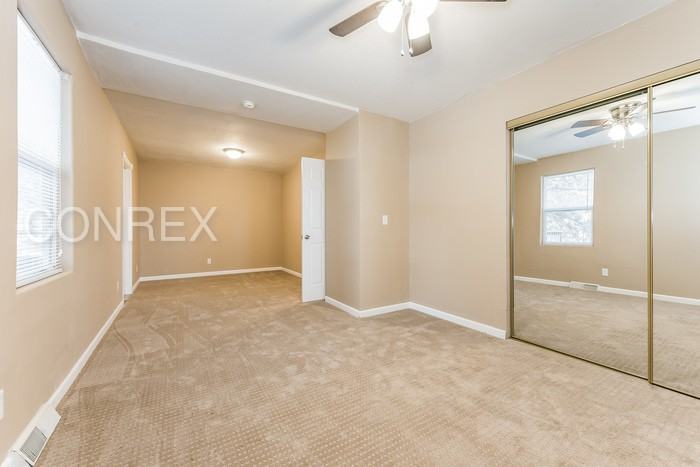 207 Lynn Rd - Photo 2 of 7